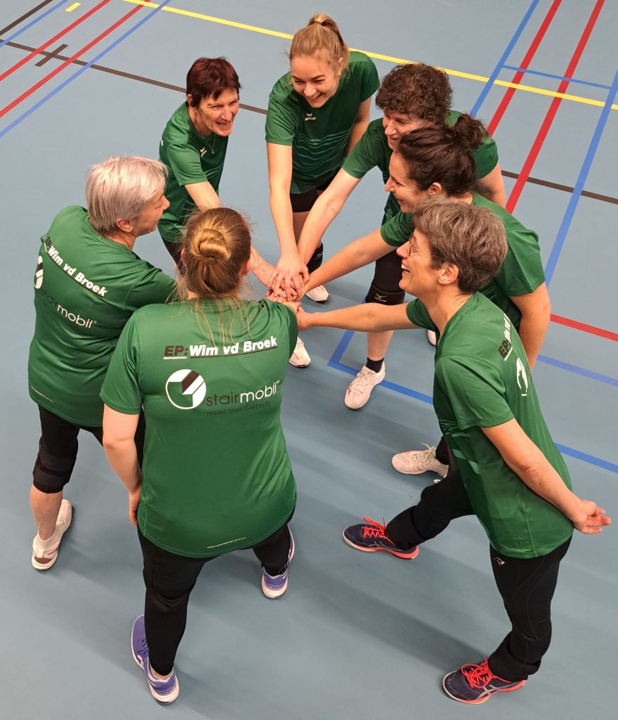 Recreanten in nieuwe shirts pakken 3-0 winst